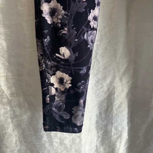 CHAMPION FLORAL PRINT YOGA LEGGING PANTS SIZE M EUC - Picture 5 of 5
